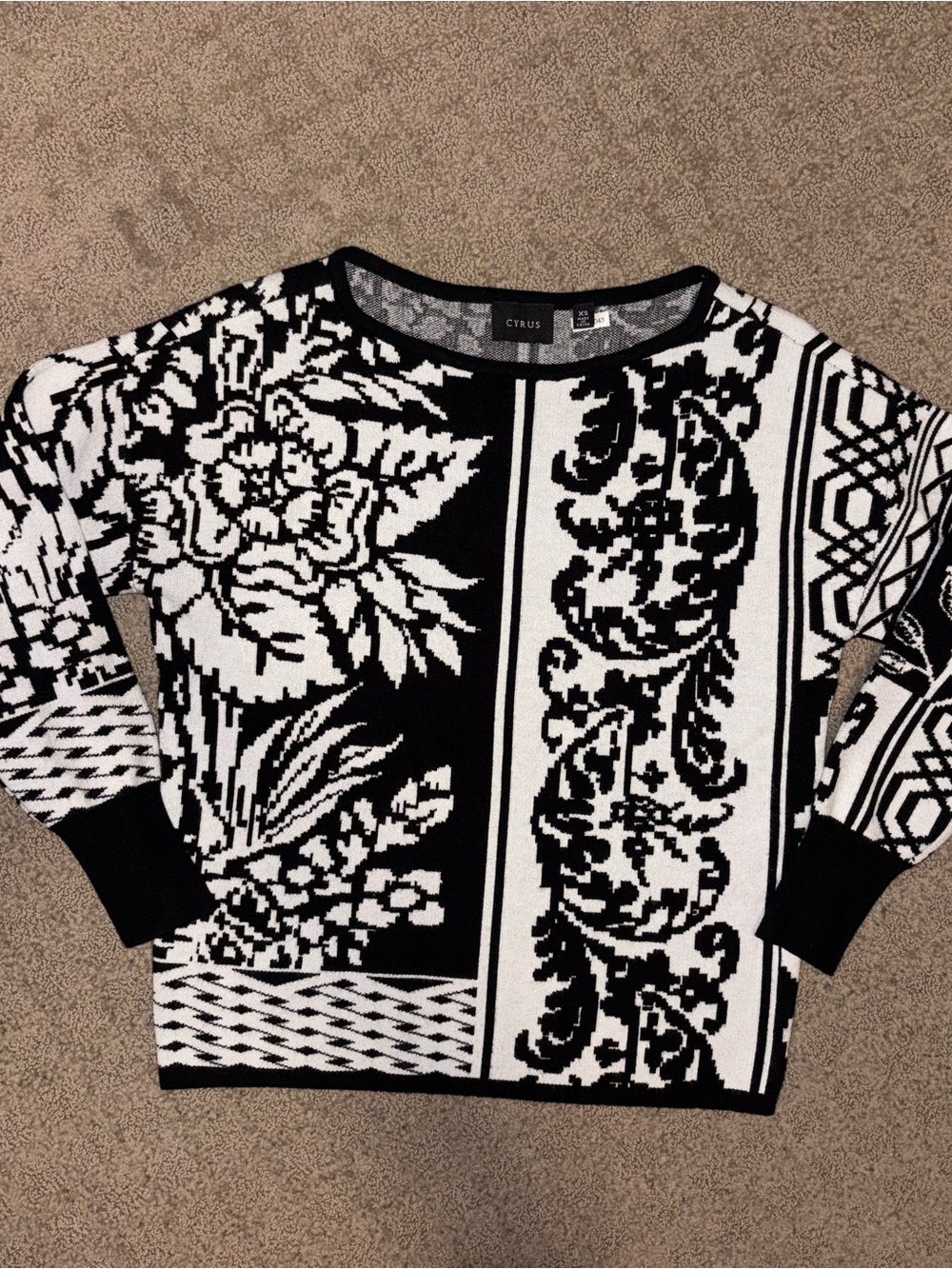 Cyrus Black & White Patterned Crewneck Sweater, Women’s Size XS
